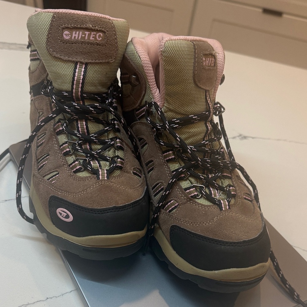 Hi-Tec Outdoor Boots with Pink and Brown Highlights - Picture 3 of 7